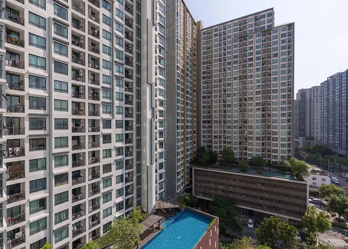 Luxury Onnut Netflix Gym Pool 2 Minutes Away From Bts Lejlighed Bangkok